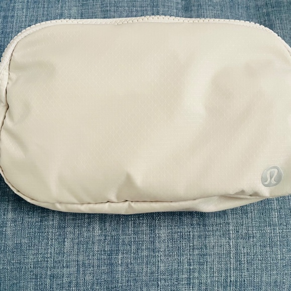 (Sold) NWT Lululemon Everywhere Belt Bag (White Opal) - Picture 2 of 4